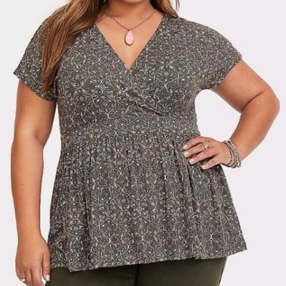 Torrid 4(26) layered motif surplus babydoll top